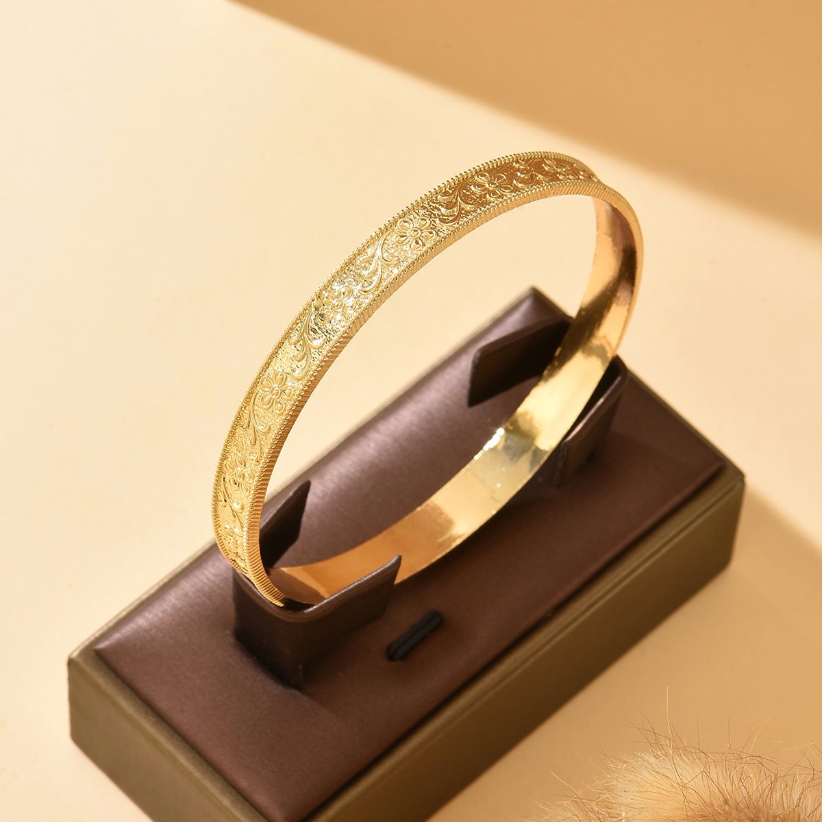 Men Accessories For Wrist - Золотой аксессуар для рук с резным